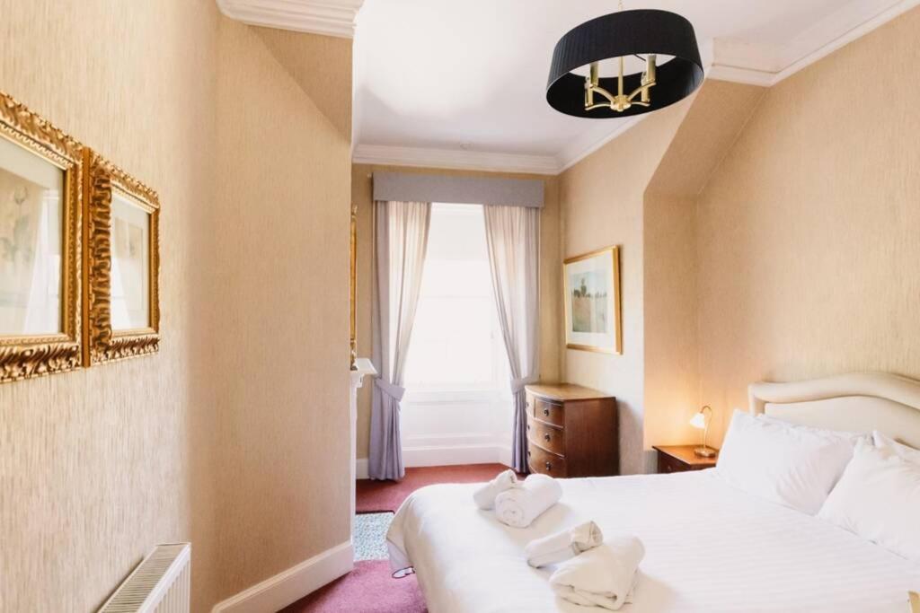 Wallace Apartment - A Unique Apartment In Countryside Park With Wifi And Access To Bar And Pool Perth Bagian luar foto