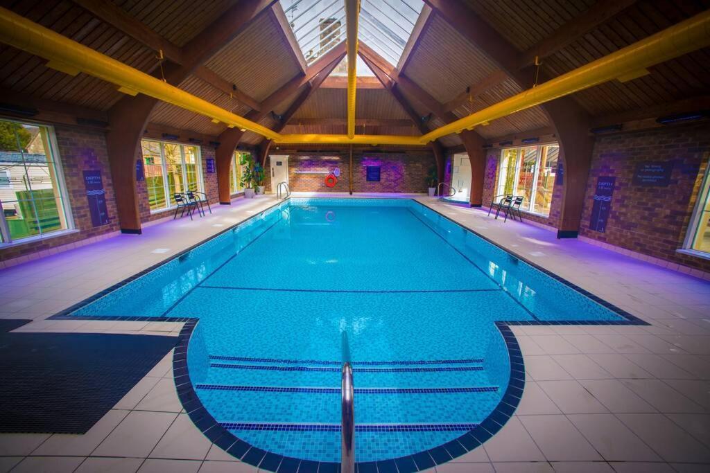 Wallace Apartment - A Unique Apartment In Countryside Park With Wifi And Access To Bar And Pool Perth Bagian luar foto