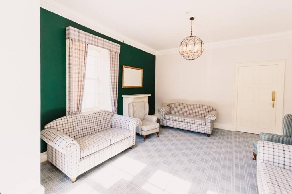 Wallace Apartment - A Unique Apartment In Countryside Park With Wifi And Access To Bar And Pool Perth Bagian luar foto