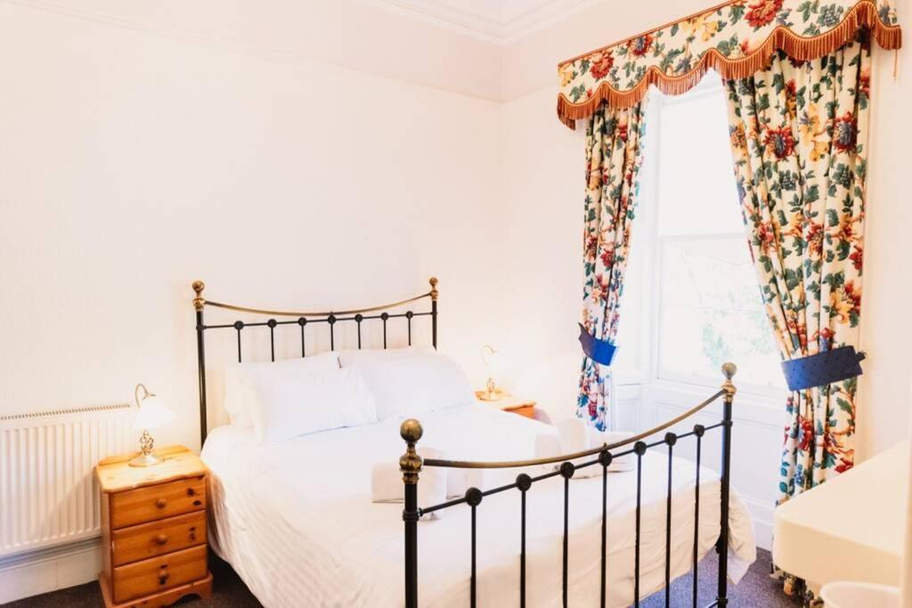 Wallace Apartment - A Unique Apartment In Countryside Park With Wifi And Access To Bar And Pool Perth Bagian luar foto