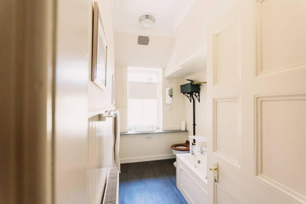 Wallace Apartment - A Unique Apartment In Countryside Park With Wifi And Access To Bar And Pool Perth Bagian luar foto