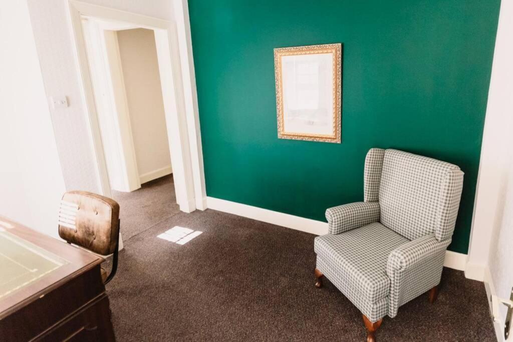 Wallace Apartment - A Unique Apartment In Countryside Park With Wifi And Access To Bar And Pool Perth Bagian luar foto
