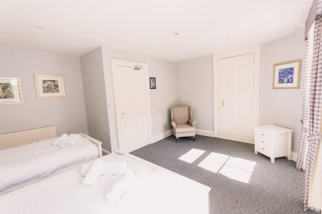 Wallace Apartment - A Unique Apartment In Countryside Park With Wifi And Access To Bar And Pool Perth Bagian luar foto