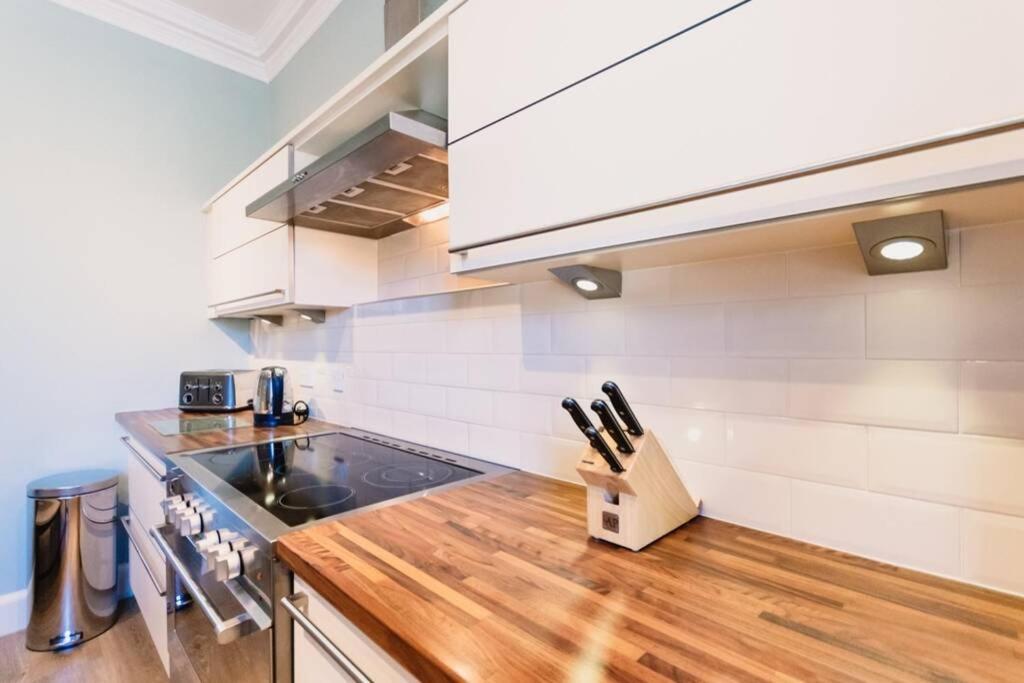 Wallace Apartment - A Unique Apartment In Countryside Park With Wifi And Access To Bar And Pool Perth Bagian luar foto