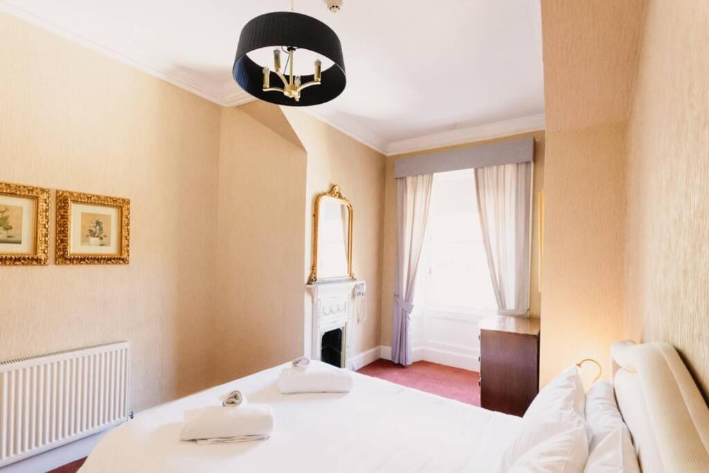 Wallace Apartment - A Unique Apartment In Countryside Park With Wifi And Access To Bar And Pool Perth Bagian luar foto