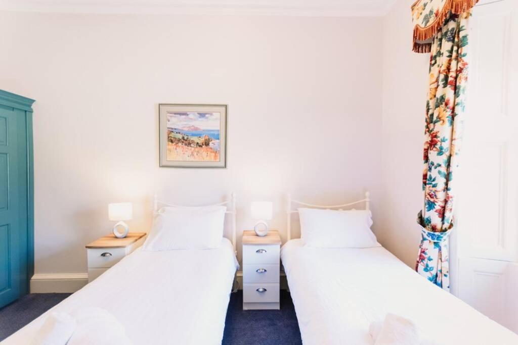 Wallace Apartment - A Unique Apartment In Countryside Park With Wifi And Access To Bar And Pool Perth Bagian luar foto