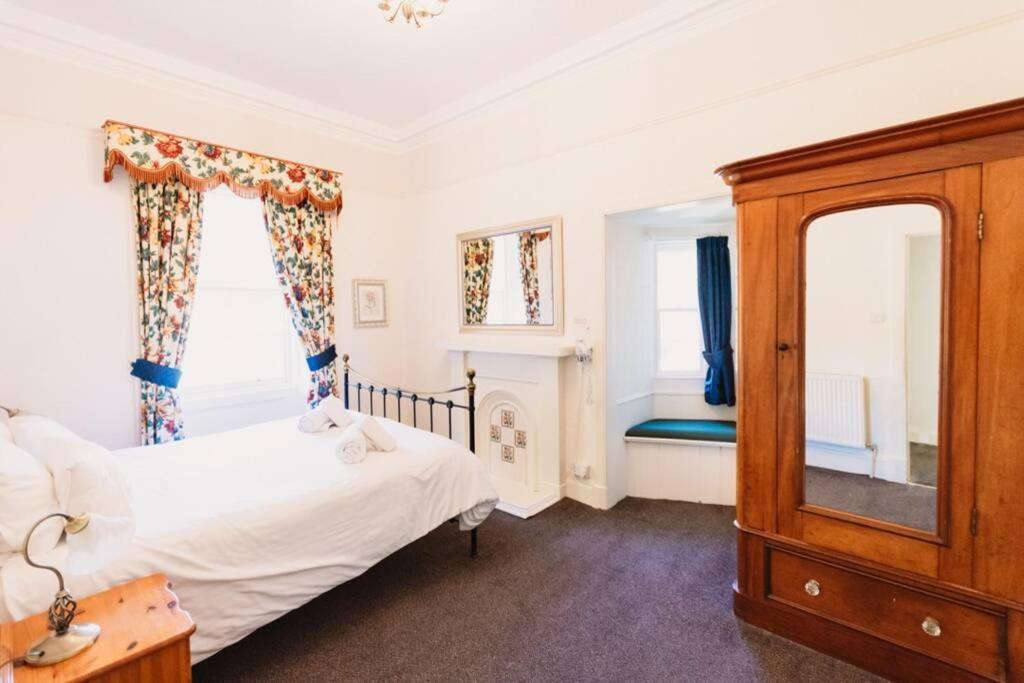 Wallace Apartment - A Unique Apartment In Countryside Park With Wifi And Access To Bar And Pool Perth Bagian luar foto