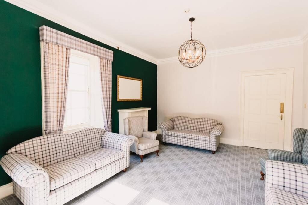 Wallace Apartment - A Unique Apartment In Countryside Park With Wifi And Access To Bar And Pool Perth Bagian luar foto