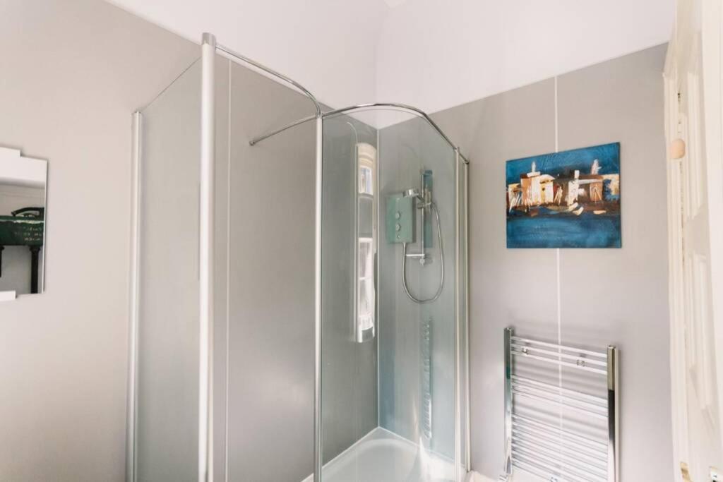 Wallace Apartment - A Unique Apartment In Countryside Park With Wifi And Access To Bar And Pool Perth Bagian luar foto