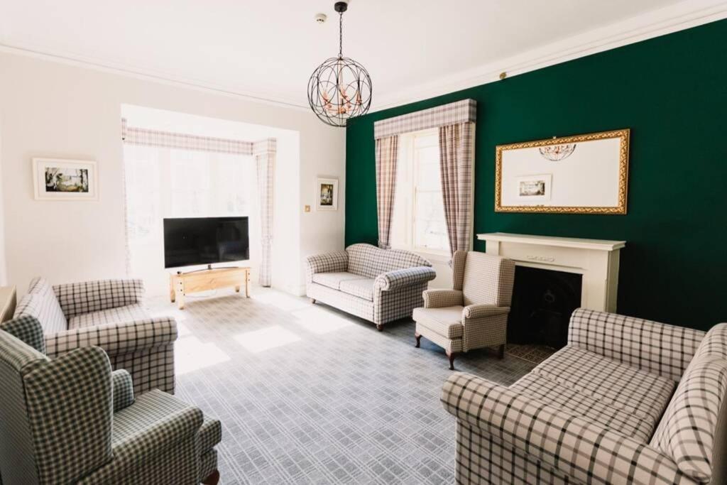 Wallace Apartment - A Unique Apartment In Countryside Park With Wifi And Access To Bar And Pool Perth Bagian luar foto